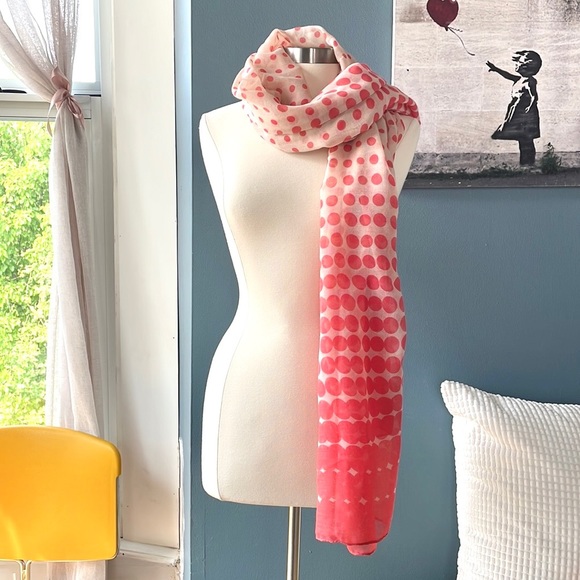 Beautiful polka dot scarf in poppy red gradient - Picture 4 of 8